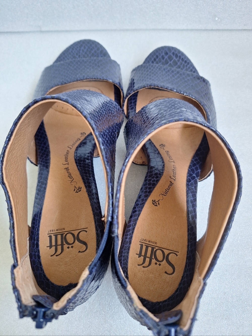 NWOB Sofft Navy Blue Snakeskin Print Back Zip Sandals 8.5M 1096463 - Picture 4 of 10